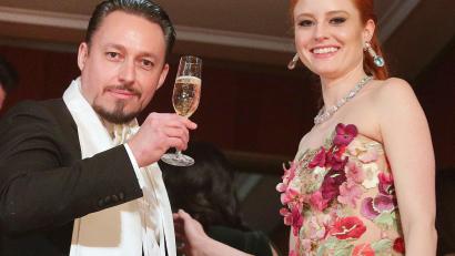 Bild: Georg Hochmuth/dpa
Model Barbara Meier und ihr Verlobter, der Unternehmer Klemens Hallmann, beim Wiener Opernball. (zu dpa "Model Barbara Meier ist verlobt" am 16.05.2018) Foto: Georg Hochmuth/APA/dpa +++ dpa-Bildfunk +++ / Urheber: Georg Hochmuth