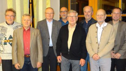 Bild: u
Die Kolpingsfamilie Hirschau ehrt langjährige Mitglieder (von links): Rudolf Kederer, Anton Bauer, Eduard Neydert, Vorsitzender Siegfried Schorner, Bernhard Epp, Wolfgang Weih, Gerhard Tonn und stellvertretender Vorsitzender Lothar Meier.
