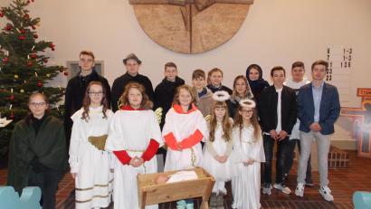 Bild: rgr
Das Krippenspiel in der evangelischen Michaelskirche in Grafenwöhr wurde erstmals von Konfirmanden aufgeführt. Unterstützt wurden sie von einigen Kindern.