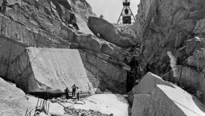 Repro: nm
Eine imponierende Aufnahme aus dem Gemeindearchiv. Sie zeigt eine Impression aus dem Wurmstein-Steinbruch, lässt sich aber nicht genau datieren. Das Bild dürfte vor vier oder fünf Jahrzehnten entstanden sein.