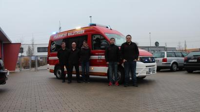 Bild: fla
Josef Pflaum senior, Kreisbrandmeister und zweiter Kommandant Alexander Kleber, zweite Vorsitzende Kerstin Wittmann, Jugendsprecher Valentin Reil und Gruppenführer Andreas Holfelner (von links) holten am Mittwoch das neue Mehrzweckfahrzeug in Forchheim ab.