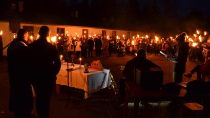 Bild: hcz
Chiara Romanini (rechts) und Herbert Schmid gestalteten die Weihnachtsandacht der "Initiative" musikalisch.