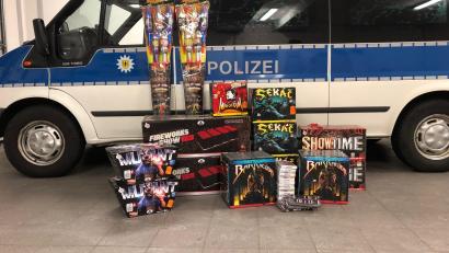 Bild: Bundespolizei Waidhaus
„Mutant“, „Flash Bangers“ oder „Mao Ce Bum“: Die Erfinder geben sich viele Mühe bei den Namen ihrer Knallkörper – in Sachen Sicherheit ist das meist weniger der Fall.