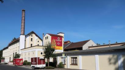 Bild: Bernhard Schultes [Bernhard Schultes] (BULLI@SCHULTES-BERNHARD.DE)
Der deutsche Biermarkt befindet sich im Wandel – doch die Verantwortlichen der Schlossbrauerei Friedenfels sehen das Unternehmen 140 Jahre nach der Gründung gut aufgestellt.