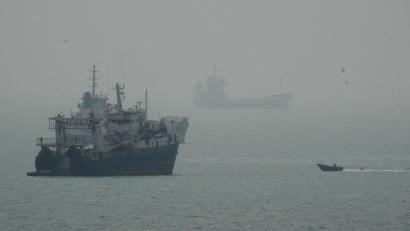 Bild: Vahid Salemi/AP/dpa
Das US-Militär hat nach eigenen Angaben erneut iranische Tanker angegriffen. (Archivbild)