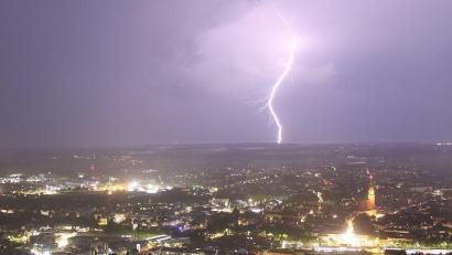 Bild: www.amberg-live.de
Die Webcam auf dem Turm der Mariahilfbergkirche hielt auch das Unwetter am Fronleichnamstag, 31. Mai 2018, fest.