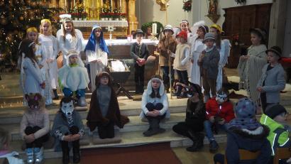 Bild: stn
Nicht nur die Hirten, sondern auch die Tiere versammelten sich im friedlichen Miteinander um die Krippe Jesu