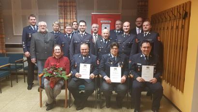 Bild: ast
Die Feuerwehr Oberwildenau verleiht Ehrenzeichen.