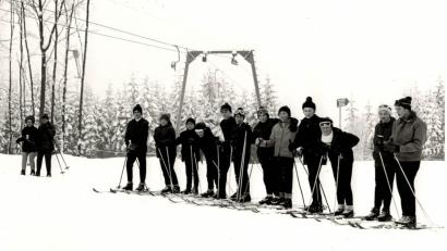 Repro: gz
Auf dem Eslarner Stückberg herrschte Ende der 1960er und Anfang der 1970er Jahre reger Wintersportbetrieb. Sogar Skikurse gab es. Lang ist’s her, der Lift existiert seit 2004 nicht mehr.