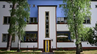 Bild: Sebastian Gollnow/dpa
Die bunte Waldsiedlung Zehlendorf könnte schon bald zum Unesco-Welterbe gehören.