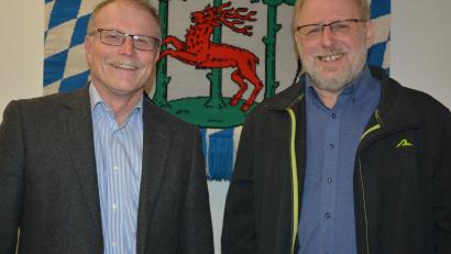 Bild: jr
Pater Benedikt Leitmayr (rechts) feiert an diesem Donnerstag seinen 60. Geburtstag, Bürgermeister Max Bindl nur einen Tag später.