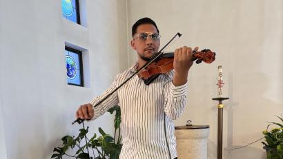 Bild: Sabine Zeidler
Der Violinist Daniel Boldi aus Oberviechtach spielte zum ersten Mal bei einer MUT-Veranstaltung.