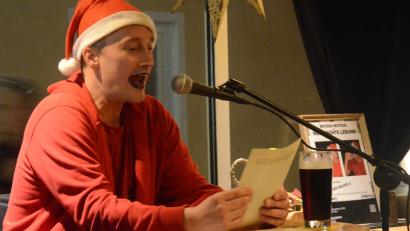 Bild: Kunz
Alfons Bauer 3 verängstigt seine Zuhörer mit Weihnachtsgeschichten.