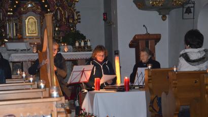 Bild: exb exb
Die Gruppe Irlbacher/Lippert gestaltete das Adventssingen in der Saltendorfer Kirche.