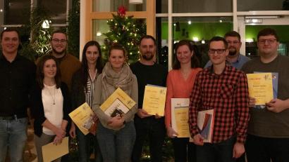 Bild: u
Der Musikzug Hirschau ehrt langjährige Mitglieder (von links): Vorsitzender Maximilian Stein, Maria Mader, Dirigent Wolfgang Vögele, Marie Giehrl, Nadine Treutel, Zweiter Vorsitzender Thomas Stark, Veronika Sonntag, Jürgen Enderer, Florian Kustner und Michael Knietsch.