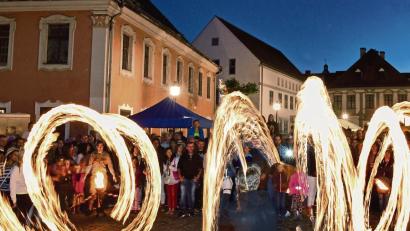 Bild: Petra Hartl
Wenn Amberg feiert, dann gscheit: 2019 verspricht ein Top-Jahr in Sachen Festivitäten zu werden. Dieses Bild entstand bei der Feuershow zum Altstadtfest 2017.