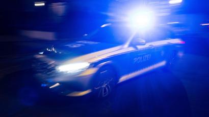 Symbolbild: Marijan Murat/dpa
Nach einem Unfall in Schwandorf geht die Polizei Hinweisen auf Alkohol und mögliche Drogen nach.