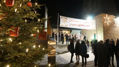 Bild: nib
Zur Christmette trafen sich die Gläubigen der Pfarrei Dürnsricht Wolfring und der Expositur Högling in der Pfarrkirche in Dürnsricht.