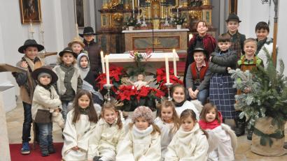 Bild: dob
Das Kind in der Krippe in der Böhmischbrucker Pfarrkirche hat nicht nur die Kinder verzückt.