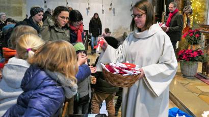 Bild: wbe
Ein Herz mit dem Text der Weihnachtsgeschichte durften alle Kinder mit nach Hause nehmen.