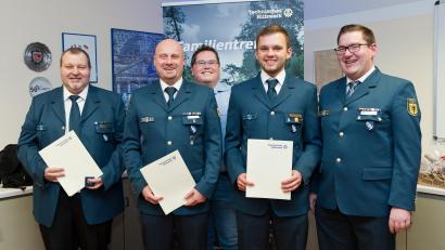 Bild: exb
Für langjähriges Engagement beim THW-Ortsverband ehrt Ortsbeauftragter Andreas Duschner (rechts) Hans Grötsch, Jürgen Kurzwart, German Bürger und Lukas Dellinger (von links).	Bild: exb