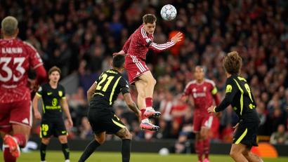 Bild: Dave Thompson/AP/dpa
Florian Wirtz (M) gewann mit dem FC Liverpool.