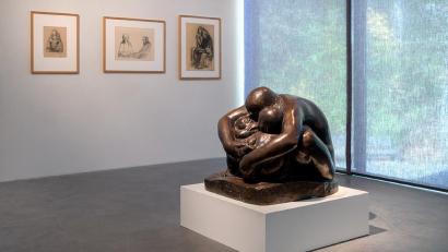 Bild: Museum Lothar Fischer
In Kooperation mit dem Käthe-Kollwitz-Museum Köln, das die weltweit umfangreichste Sammlung von Werken der Künstlerin beheimatet, zeigt das Museum Lothar Fischer im Nachgang zu Kollwitz‘ 150. Geburtstag eine breit angelegte Werkschau.