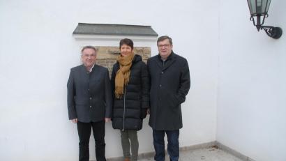 Bild: pop
Die beiden neuen Inklusionsbeauftragten des Marktes Schmidmühlen von links Karl Bauer und Michaela Meyer mit Bürgermeister Peter Braun.