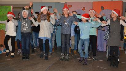 Bild: jr
Zum Programm der Weihnachtsfeier gehört auch ein fetziger Nikolaustanz.