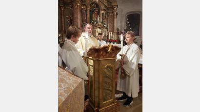 Bild: hzi
Professor Hans-Georg Gradl beim Evangelium