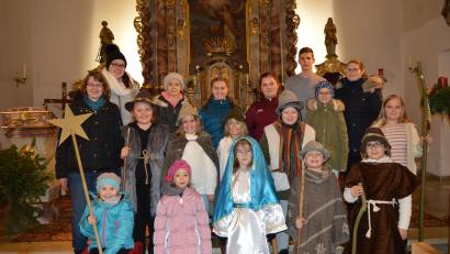 Bild: bej
Mit großem Eifer spielten und sangen die Kinder die Herbergssuche in der Christmette in Muschenried.