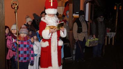 Bild: bkr
Das Leben der Feuerwehr und Dorfgemeinschaft beleuchtet Nikolaus. Viele kleine Ereignisse ruft er in Erinnerung.