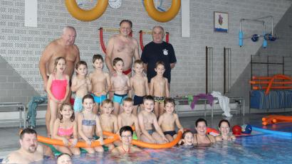 Bild: exb
Die Kinder können mit Stolz ihr erstes Schwimmabzeichen tragen.