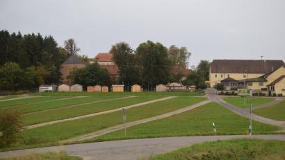 Bild: Richard Braun
Das Schloss Guteneck wird um eine Almhütte mit Terrasse für Gastplätze im Freien erweitert. Damit erhofft sich der Schlossherr eine weitere Steigerung der Attraktivität.