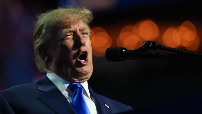 Bild: Jacquelyn Martin/AP/dpa
Trump arbeitet gerne mit Feindbildern - aktuell oft im Fokus: „Kommunisten“.