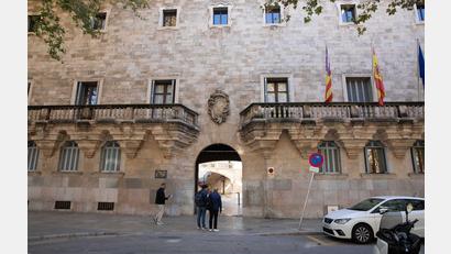 Bild: Clara Margais/dpa
Ein Deutscher ist in Palma de Mallorca freigesprochen worden. Ihm war vorgeworfen worden, strafbar die Privatsphäre eines kleinen Mädchens verletzt zu haben. (Symbolbild)