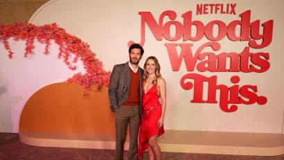 Bild: Chris Pizzello/Invision/AP/dpa
Für Noah und Joanne wird es ernst: Nach ihrem erneuten Liebesbekenntnis wagen sie den nächsten Schritt und ziehen zusammen. (Archivbild)