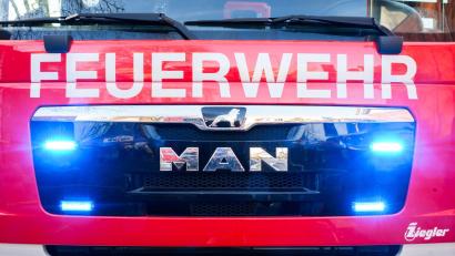 Bild: Julian Stratenschulte/dpa
Das Feuer brach aus unbekannter Ursache in dem Einfamilienhaus aus. (Symbolbild)