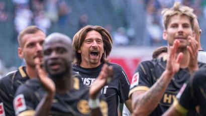 Bild: David Inderlied/dpa
Vincent Wagner (m) darf gegen Bayern München auf der Bank sitzen. (Archivbild)