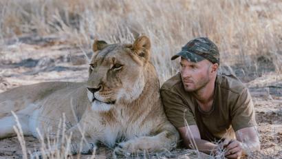 Bild: Fabian Gieske/Modisa Wildlife Project/dpa
Es ist eine außergewöhnliche Beziehung zwischen Mann und wildem Tier. (Handout)