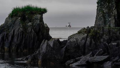 Bild: Joshua A. Bickel/AP/dpa
Der 15-Jährige harrte tageland auf dem gekenterten Fischerboot aus, bis er gerettet wurde. (Symbolbild)