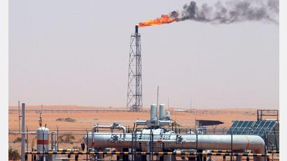 Bild: Ali Haider/EPA/dpa
Saudi-Arabien schaltet eine wichtige Pipeline nach Angriffen ab. (Symbolbild)