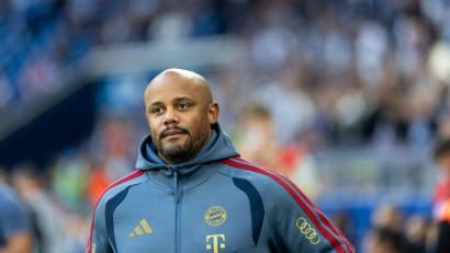 Bild: Fabian Strauch/dpa
Bayern-Coach Vincent Kompany steht vor seiner ersten Dienstreise nach Elversberg. (Archivbild)
