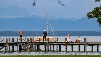 Bild: Peter Kneffel/dpa
Nochmal Ausflugs- und Badewetter erwartet der DWD am Samstag. (Archivbild)