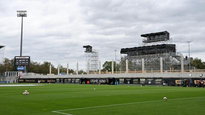 Bild: Harald Tittel/dpa
Elversbergs Stadion ist aktuell eine Baustelle. (Archivbild)