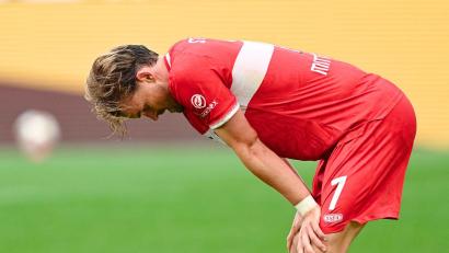 Bild: Uwe Anspach/dpa
Stuttgarts Angelo Stiller musste angeschlagen ausgewechselt werden.