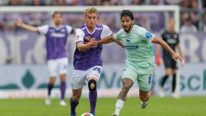Bild: Friso Gentsch/dpa
Herthas Kevin Sessa (r) traf gegen den VfL Osnabrück.