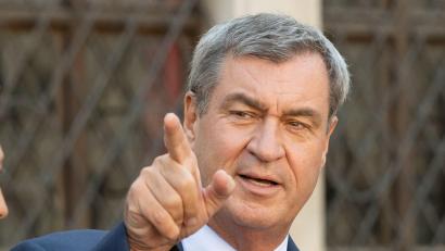 Bild: Peter Kneffel/dpa
CSU-Chef Markus Söder beteuert, dass die CSU „auf keinen Fall“ einen Kanzlersturz initiieren werde. (Archivbild)