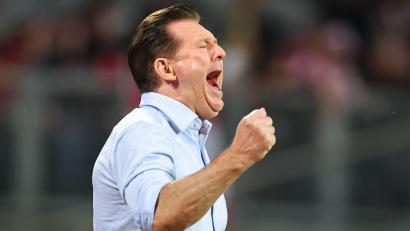 Bild: Daniel Karmann/dpa
Christian Titz bei der 1:2-Niederlage von Hannover 96 in Nürnberg.
