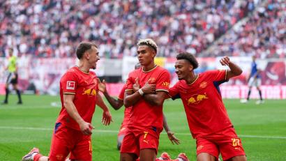 Bild: Jan Woitas/dpa
Antonio Nusa (M) feiert sein Tor zum 2:0.